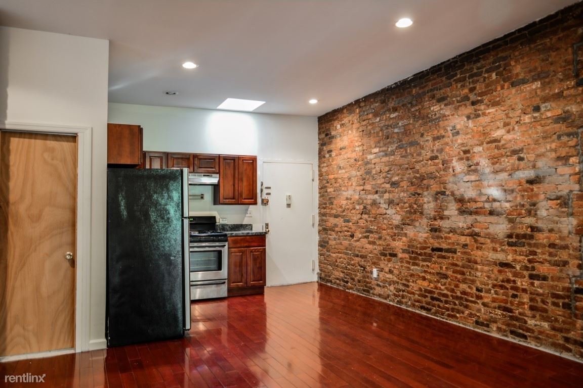 Primary Photo - 135 Carlton Ave