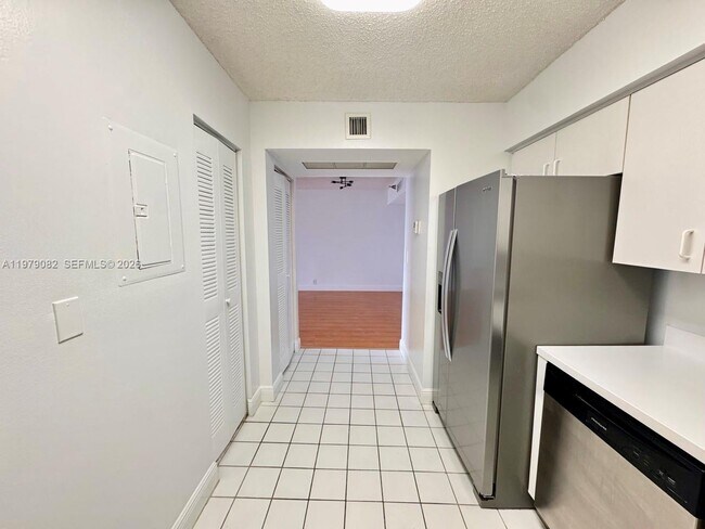 Foto del edificio - 3300 NE 191st St