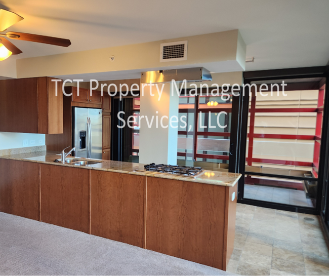 Foto del edificio - Stunning 1 Bedroom Condo with Rooftop Pool!