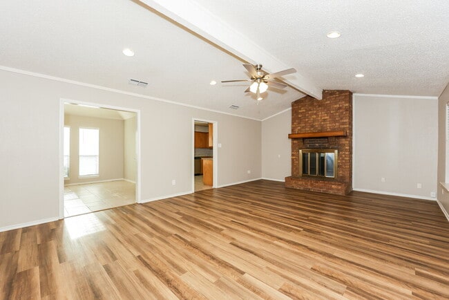 Building Photo - 806 Cherlyne Dr