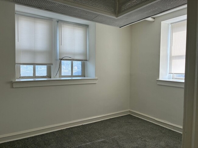 Building Photo - Marshal House Apartments - 007 1 Bed