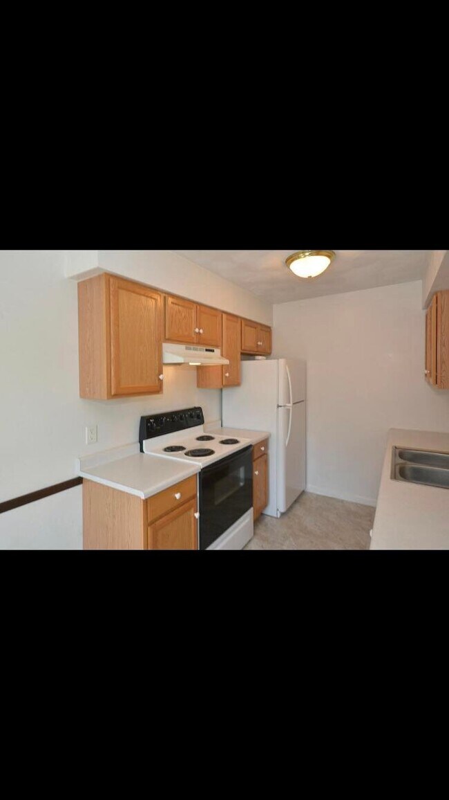 Building Photo - 34122 Vauxhill Dr