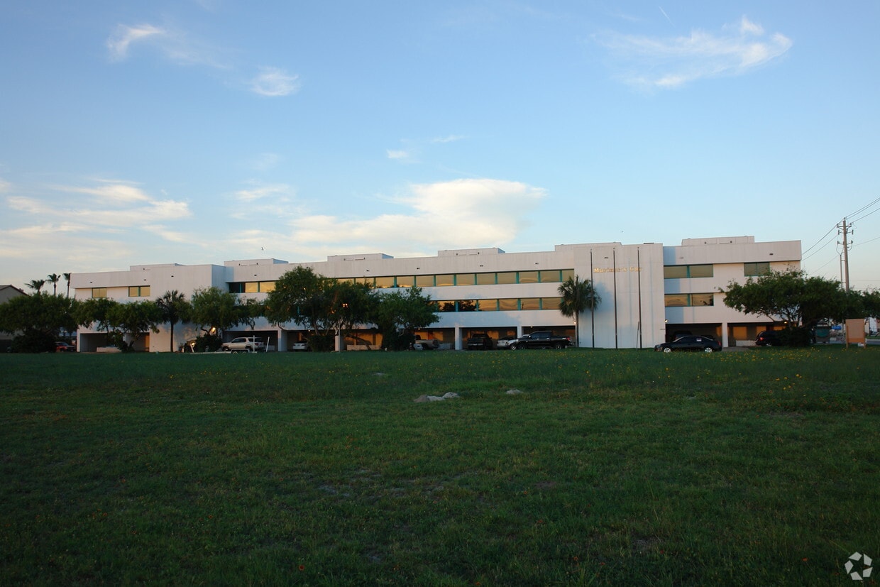 Primary Photo - Mariner's Cay Marina Condos