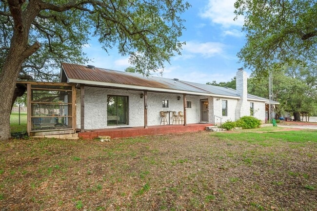 Building Photo - 10518 Signal Hill Rd