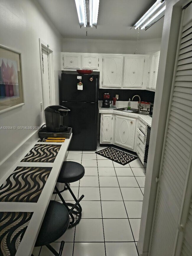Building Photo - 3105 Oakland Shores Dr
