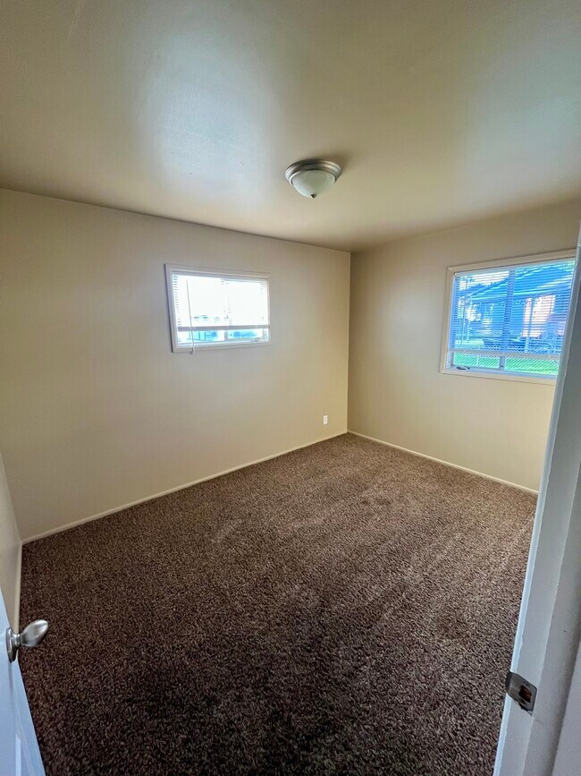 Building Photo - 4676 S Ridgeline Dr