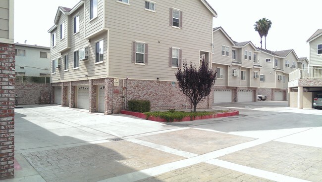 Foto del edificio - 9332 Somerset Blvd