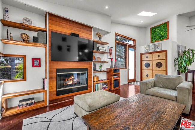 Foto del edificio - 4450 Campbell Dr