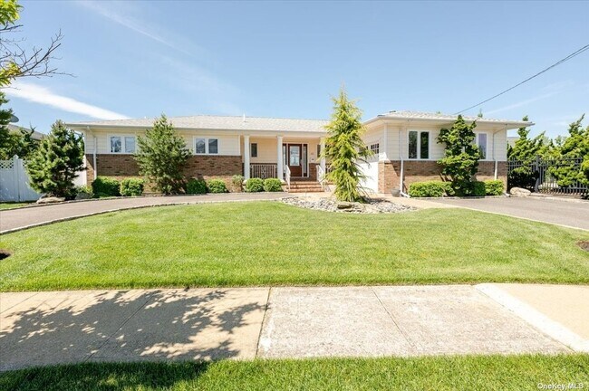 Building Photo - 65 Fairwater Ave