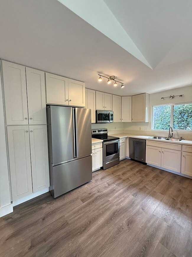 Building Photo - 43 N Laelua Pl