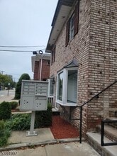 Building Photo - 195 3rd Ave
