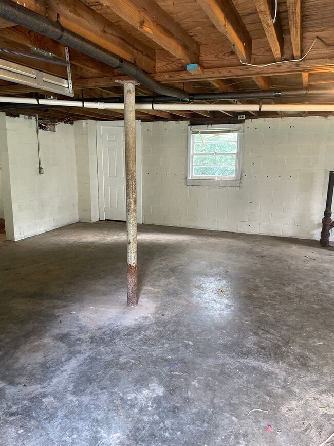 Building Photo - 3910 Harwood St