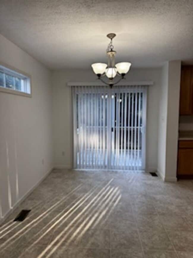 Building Photo - 73 Trimmer Trail