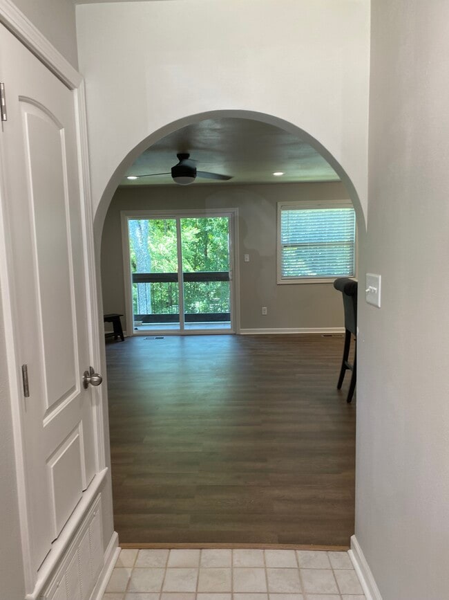 Entryway - 301 Kings Row Dr