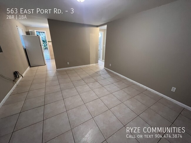 Foto del edificio - 563 East Port Rd. #3 - Ground Floor