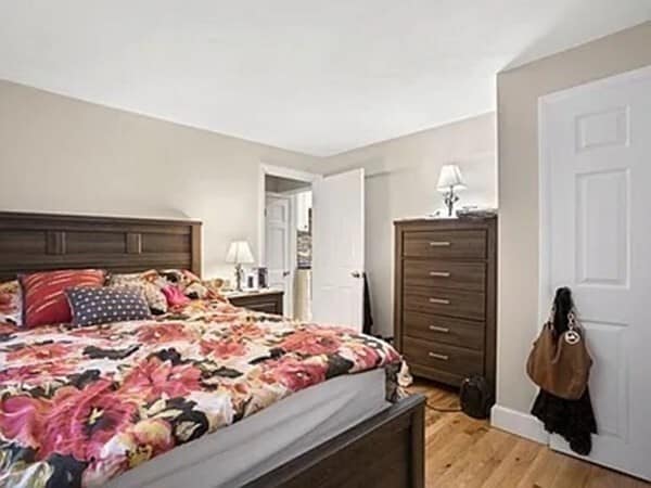 Building Photo - 35 Montvale Ave