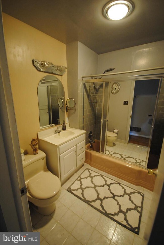 Foto del edificio - 805 Beaverbank Cir