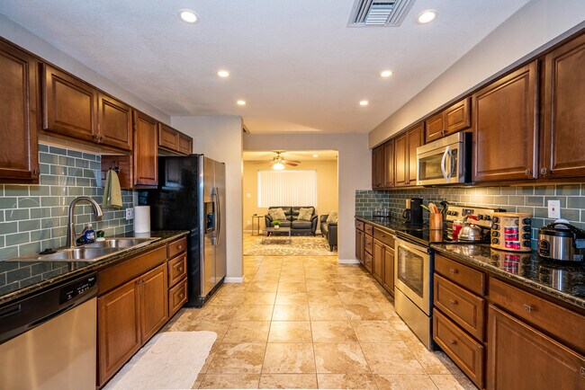 Foto del edificio - 1332 W 6th St