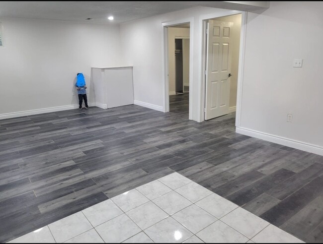 Building Photo - 310 Wettlaufer Terr