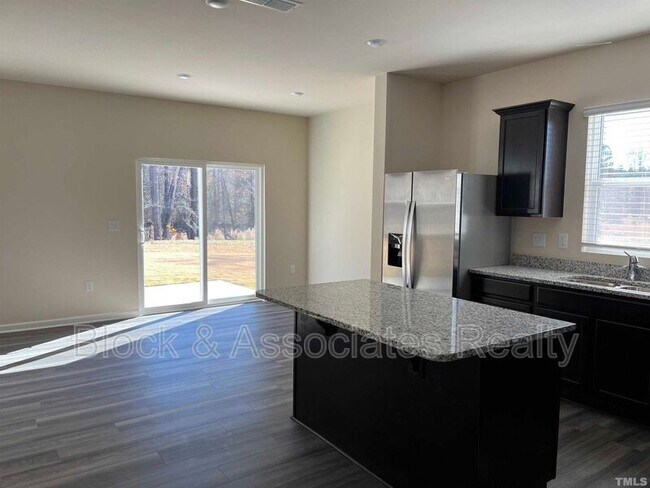 Foto del edificio - 1440 Heron Pond St