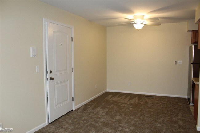 Building Photo - 14231 Ivanhoe Dr
