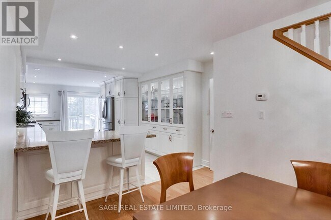 Photo du bâtiment - 176 Lawlor Ave