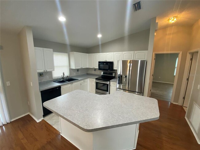 Building Photo - 333 Juarez Way