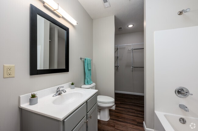 Studio - 413SF - Bathroom - 120 Flats