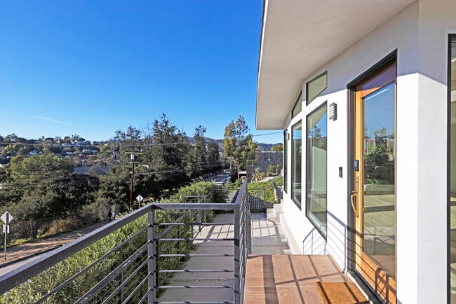 Foto del edificio - 2484 Armstrong Ave