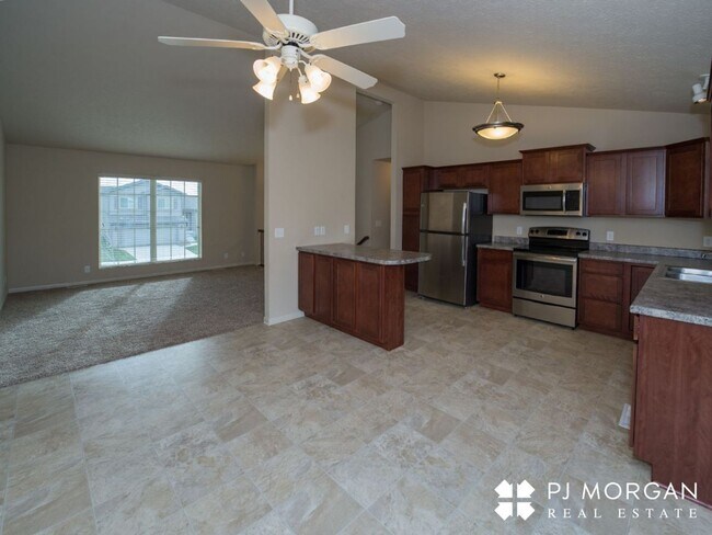 Foto del edificio - 3 bedroom, 2 bathroom House For Lease