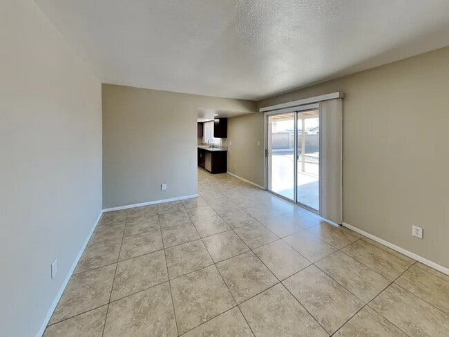 Building Photo - 2181 E Concorda Dr