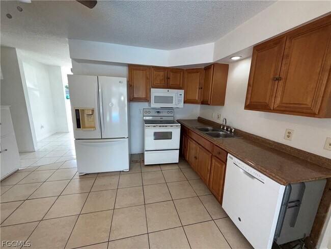 Building Photo - 20150 Ventura Ave