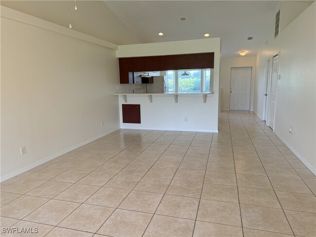 Foto del edificio - 832 Diplomat Pkwy E