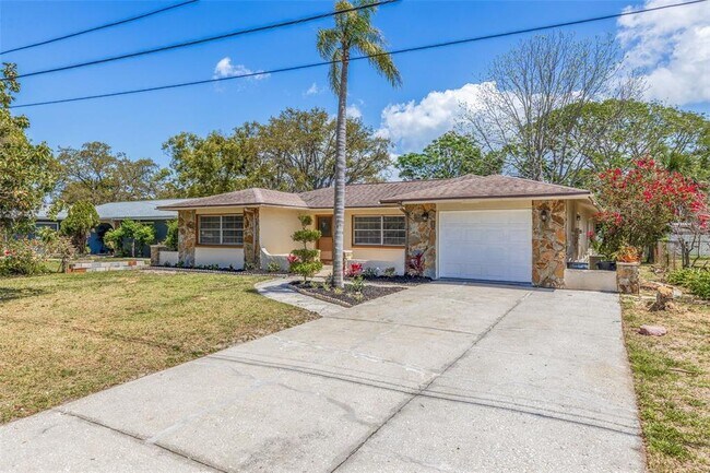 Building Photo - 834 Riverside Dr