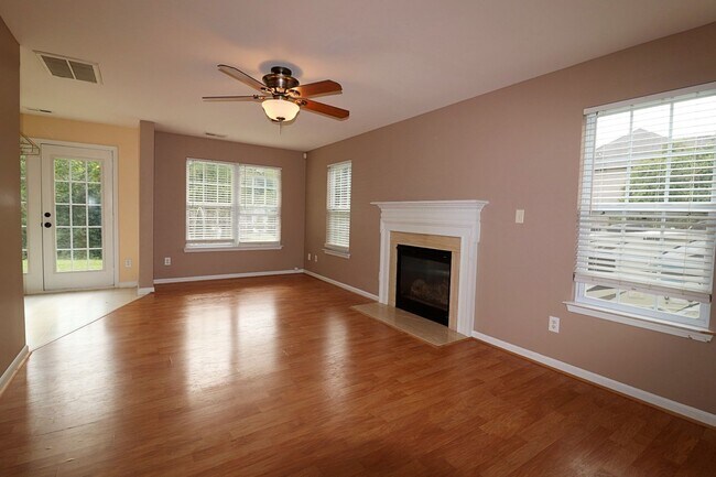 Foto del edificio - Location! Location! 3 bedroom 2.5 bath in ...