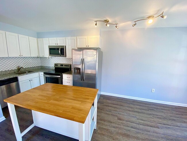 Building Photo - Modern One-Bedroom Federal Hill Apartment