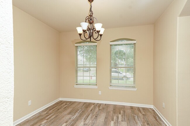 Foto del edificio - 3042 Camelia View Ln