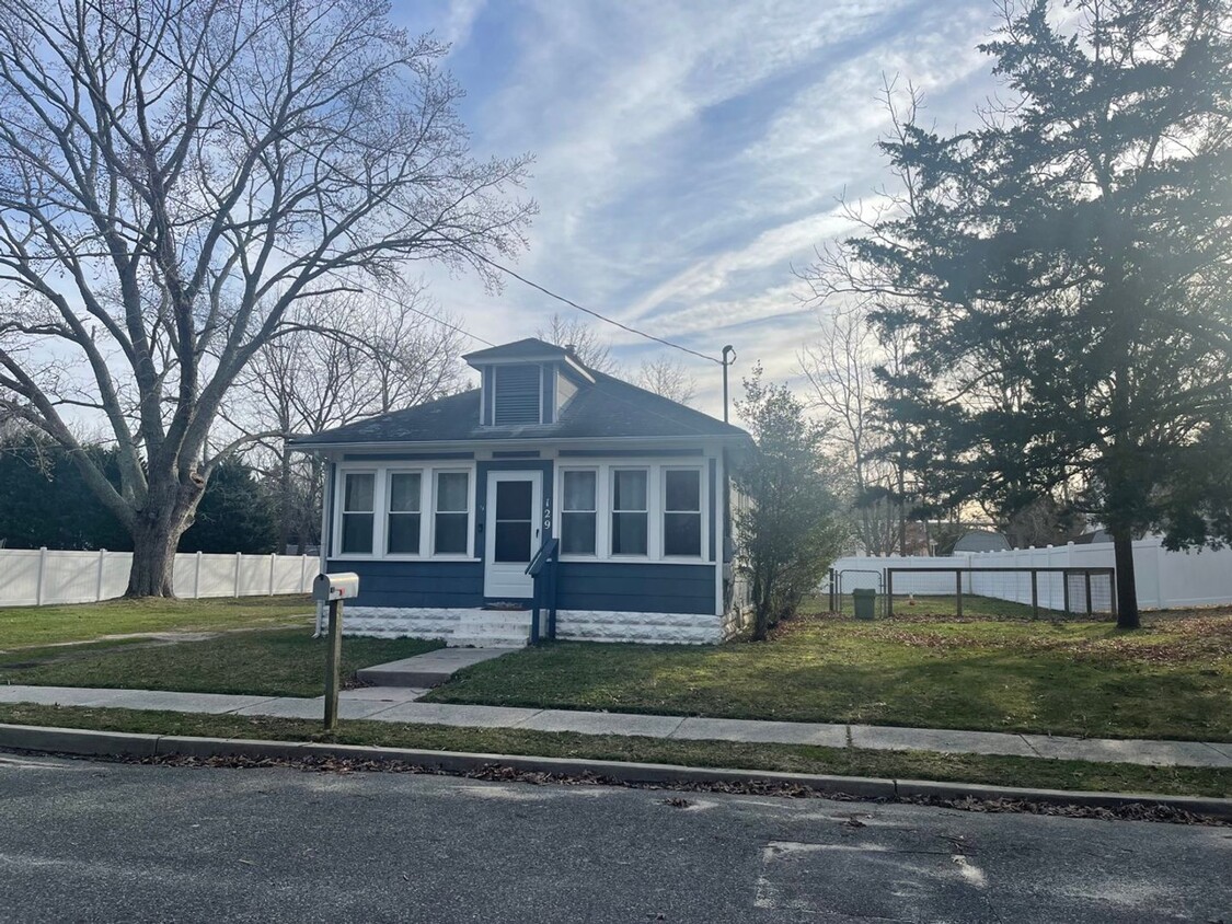 Primary Photo - Charming 2 Bedroom/1 Bathroom House in Nor...