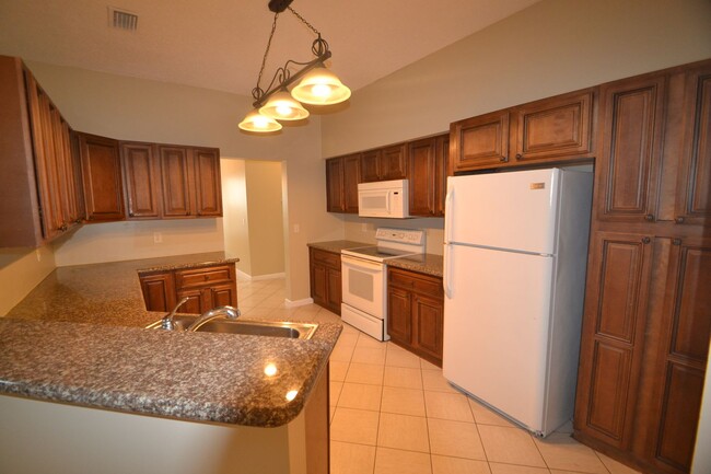 Foto del edificio - 1073 Fairfax Cir W