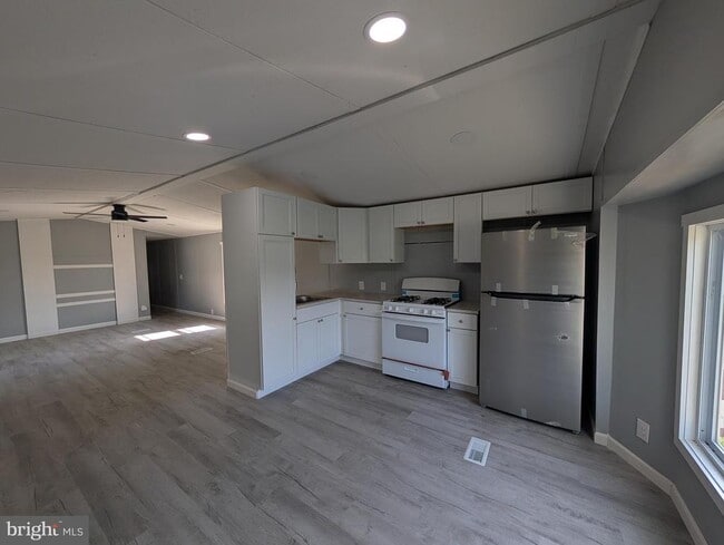 Building Photo - 117 Santilli Rd