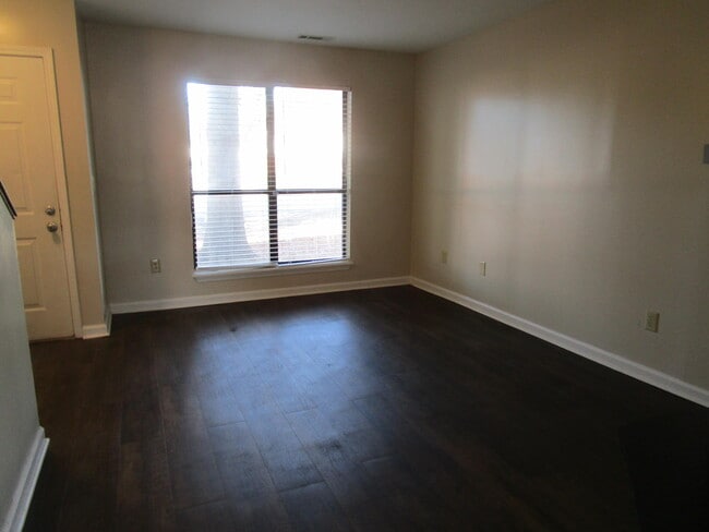 Building Photo - 1944 Gion St