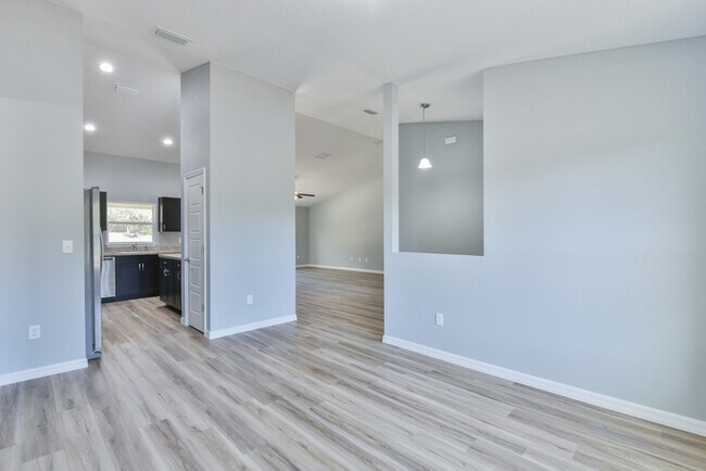 Foto del edificio - BRAND NEW!! 3/2/2 In Marion Oaks