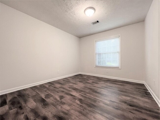 Building Photo - 60 Jesica Way