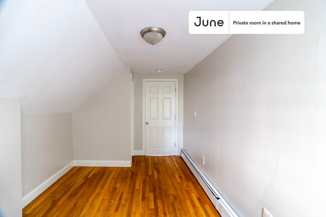 Building Photo - Room in Shared 5 bed/1.5 bath home