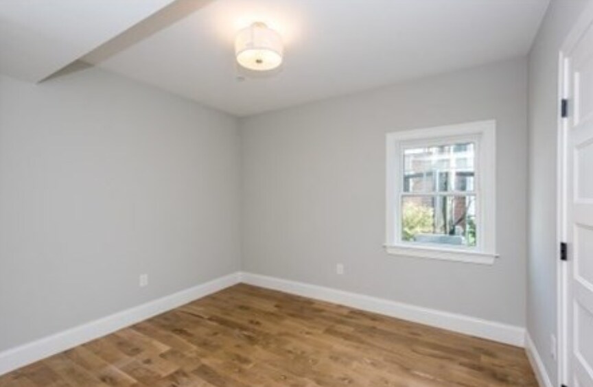 Building Photo - 477 Meridian St