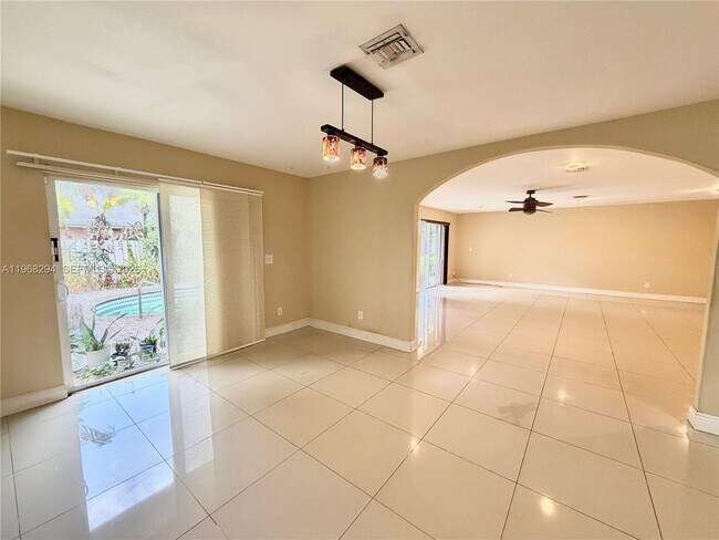 Foto del edificio - 7871 NW 53rd Ct