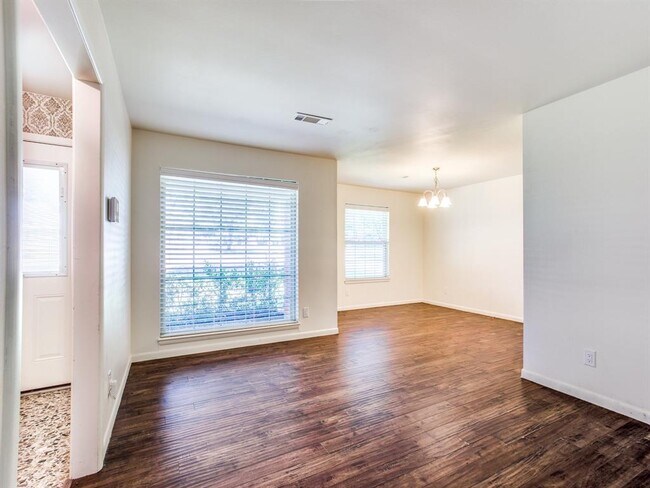 Foto del edificio - 3701 Park Ridge Blvd