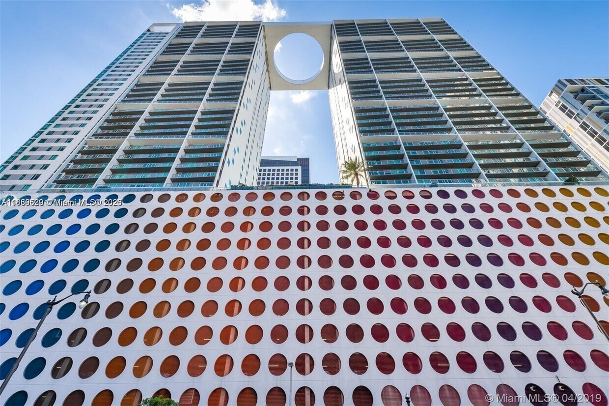 Primary Photo - 500 Brickell Ave