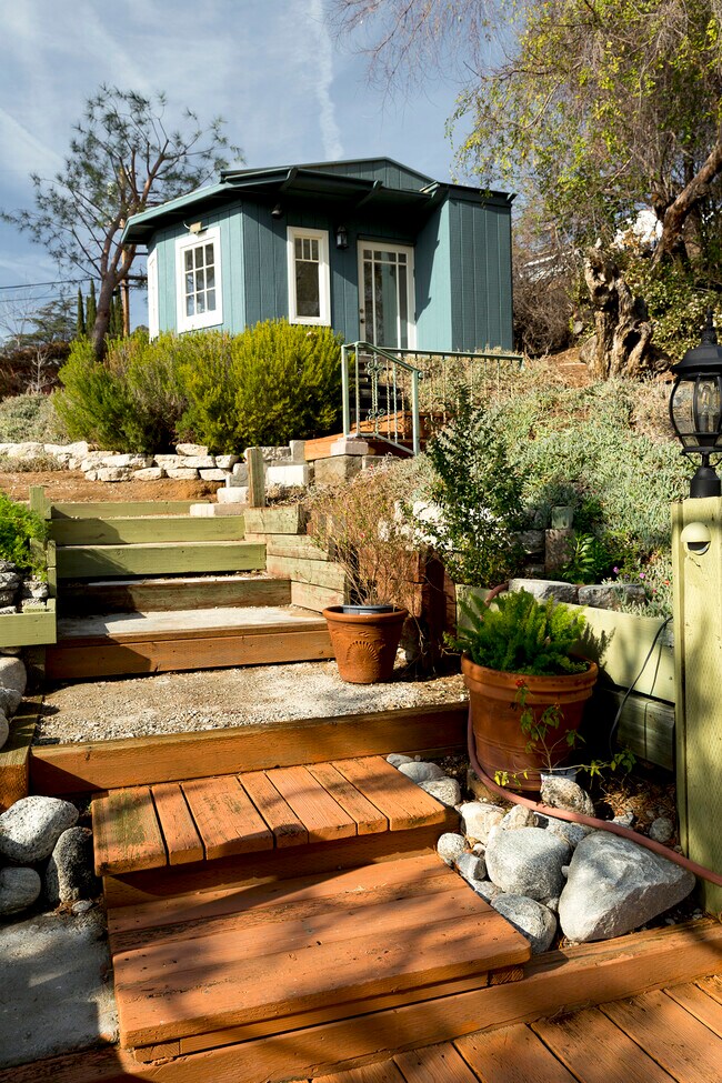 Steps to writer's studio - 1905 N Avenue 52