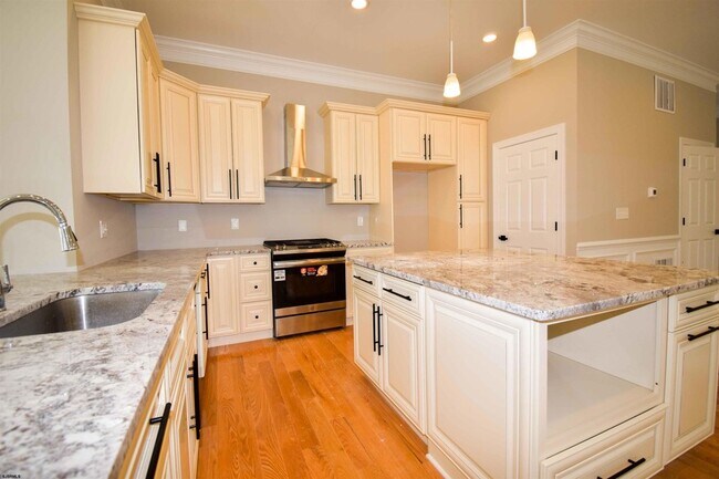 Foto del edificio - 438A Redwood Ave